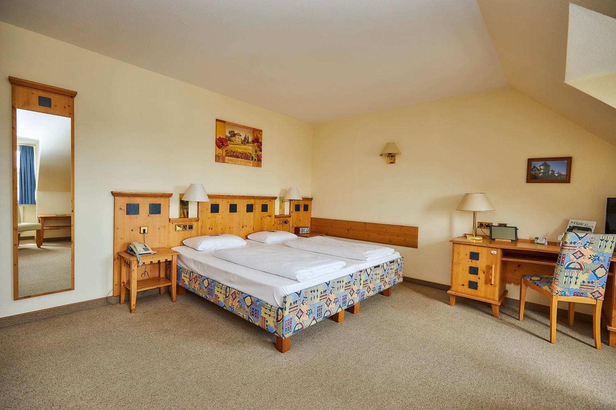 Flair-Hotel Zum Benediktiner Шварцах-ам-Майн Экстерьер фото