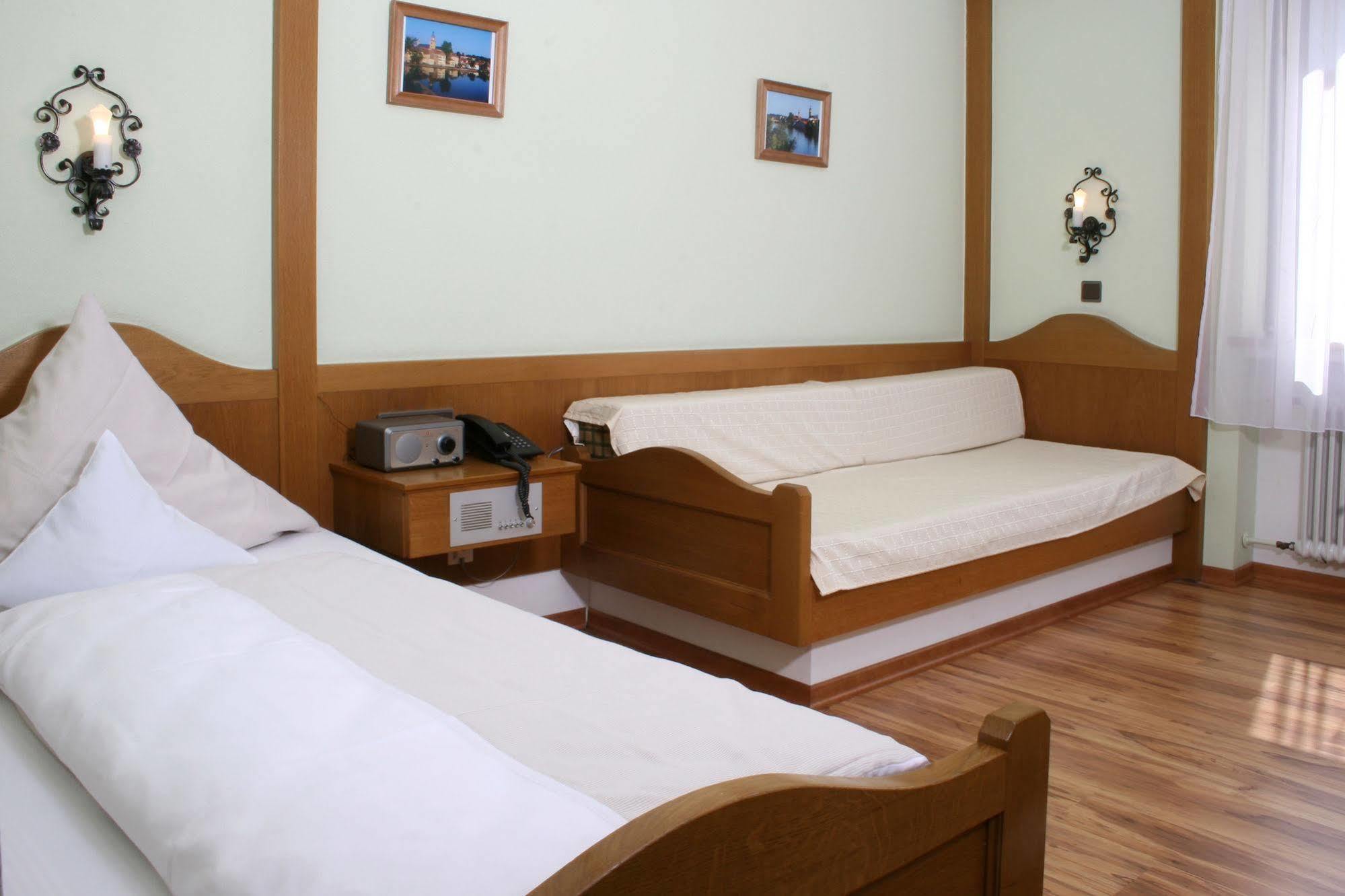 Flair-Hotel Zum Benediktiner Шварцах-ам-Майн Экстерьер фото
